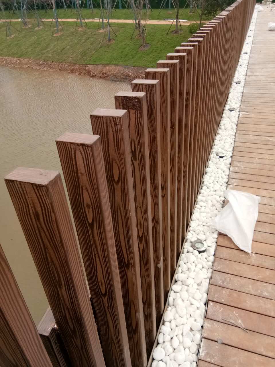 河源钢管护栏木纹漆施工项目